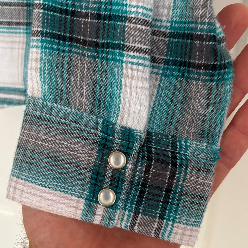 Wrangler Vintage Women’s Ranch Shirt Teal and White Plaid Button Down Shirt - Picture 5 of 7